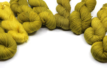 Load image into Gallery viewer, Tapenodd (Dyed to Order)