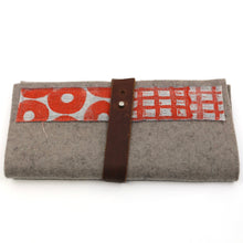 Load image into Gallery viewer, Wool Felt and Leather Needle Case (Medium) - Dewey