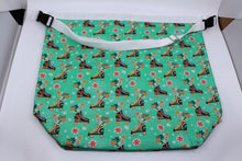 Load image into Gallery viewer, X-Large Sized Clover Deluxe Bag by Wonder Twin Fibrearts